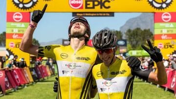 Matt Beers y Jordan Sarrou, ganadores de la Cape Epic 2021.