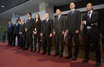 Sentido homenaje a Johan Cruyff en el Camp Nou. En la imagen la delegación del Real Madrid encabezada por Florentino Pérez.