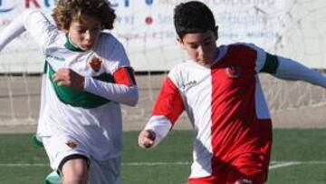 <b>CALENTANDO MOTORES. </b>Los chavales ya están preparados.