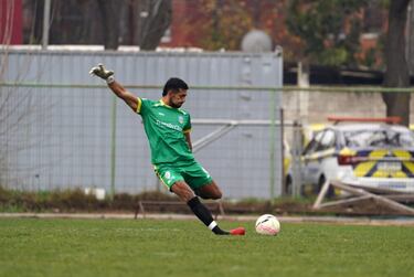 Firmó su primer contrato en Argentina, lo apadrinó un ex ‘9′ de la U y sueña con la Roja