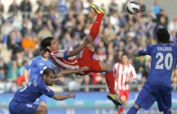 Partido Getafe-Atlético de Madrid. Remate de chilena de Radamel Falcao.