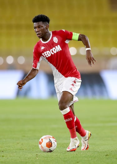 El pivote francés defendió la camiseta del Mónaco entre 2019 y 2022. Jugó 95 encuentros y marcó 8 goles. 