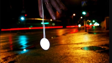 Atento si viajas a este país europeo: es obligatorio por ley usar un reflector para caminar por la calle