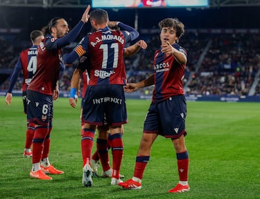 Carlos ?lvarez devuelve al Levante al playoff