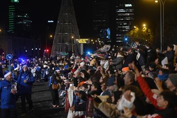 Los niños esperan con ilusión a los Reyes Magos en Madrid.