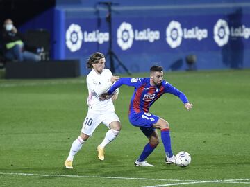 Modric y Edu Expósito.