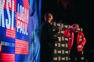 Es la segunda vez que se encuentran antes de boxear. La primera fue en la rueda de prensa de presentaci¨®n del combate en Los ?ngeles el 14 de septiembre. Ya no hay entradas para acudir al evento.