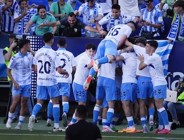 El Málaga calma la irritación de su afición a base de goles