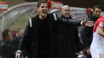 Monaco&#039;s Spanish coach Robert Moreno during the French L1 football match between AS Monaco vs Racing Club Strasbourg Alsace at the &quot;Louis II Stadium&quot; in Monaco, on January 25, 2020. (Photo by VALERY HACHE / AFP)