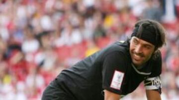 <b>BAJA SENSIBLE.</b> El portero del Juventus de Turín Gianluigi Buffon sufre una lesión de segundo grado en el abductor de la pierna derecha y estará dos meses de baja, por lo que se perderá los dos encuentros de la Liga de Campeones frente al Real Madrid.