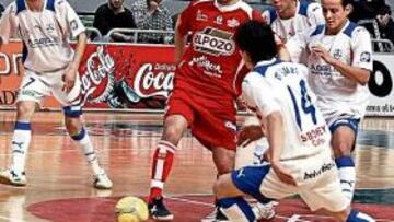 <b>IMPARABLE. </b>Mauricio fue decisivo en la victoria con tres goles.