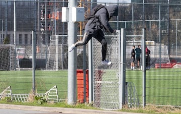 De Jong aprovechó para entrenarse en Holanda... hasta que le dejaron