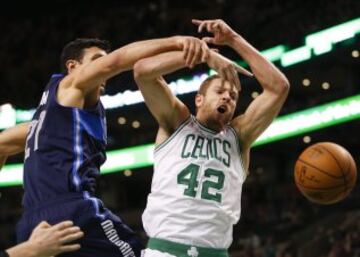 Zaza Pachulia y David Lee.