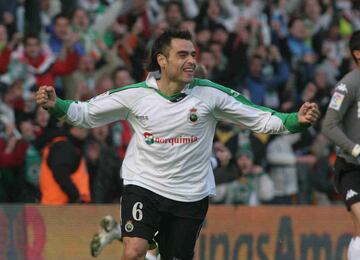 Jugó con el Racing de Santander la temporada 07/08