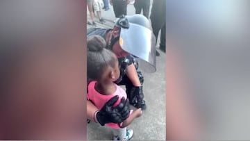 Te deja de piedra: la charla del policía cuando esta niña de 5 años les preguntó si les iban a disparar...