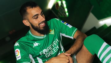 Borja Iglesias, con la nueva equipación.