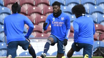 Arsenal&#039;s Thomas Partey, center, warms up before the English Premier League soccer match between Burnley and Arsenal at Turf Moor stadium in Burnley, England, Saturday, March 6, 2021.(Peter Powell/Pool via AP)