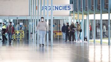 Vista de la entrada de urgencias del Hospital del Mar de Barcelona. EFE/Alejandro García/Archivo