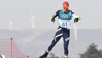 Imanol Rojo compite durante la prueba de 15 kilómetros de esquí de fondo en los Juegos Olímpicos de Pyeongchang.