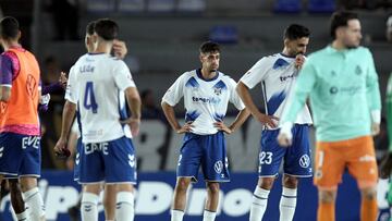 El Tenerife, lamentándose.