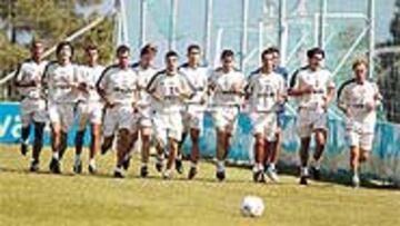 <B>EMPIEZA EL TRABAJO DURO</B>. La plantilla céltica comenzó ayer a ejercitarse en doble sesión. Por la mañana, madrugaron para realizar las analíticas habituales a principio de temporada. Después, palizón físico de 10 a 12.