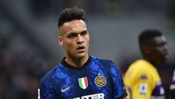 MILAN, ITALY - MARCH 19:  Lautaro Javier Martinez of FC Internazionale looks on during the Serie A match between FC Internazionale and ACF Fiorentina at Stadio Giuseppe Meazza on March 19, 2022 in Milan, Italy.  (Photo by Giuseppe Bellini/Getty Images)