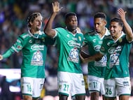 Diber Cambindo celebrates his goal 2-1 with Jordi Cortizo, Ismael Diaz and Salvador Reyes of Leon during the 8th round match between Leon and Necaxa as part of the Liga BBVA MX Varonil, Torneo Clausura 2026 at Nou Camp Stadium, on February 28, 2026 in Leon, Guanajuato, Mexico.