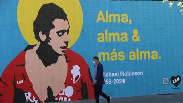 Mural homenaje a Michael Robinson en una calle pamplonesa