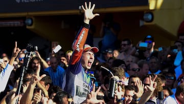 Lorenzo logró en Valencia 2015 su quinto título y tercero en MotoGP.