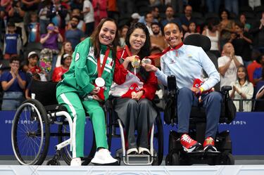 La nadadora española consigue la medalla de bronce en los 50 metros espalda y alcanza así las 28 de Michael Phelps. En la imagen con Pin Xiu Yip (Singapur) y Haidee VIviana Aceves Pérez (México), oro y plata respectivamente.