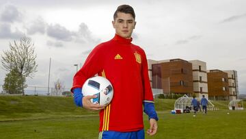 Brahim, con la equipación de España.