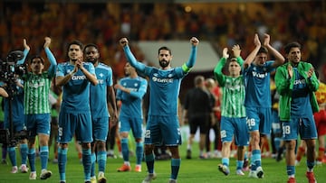 Soccer Football - Conference League - Quarter Final - Second Leg - Jagiellonia Bialystok v Real Betis - Bialystok City Stadium, Bialystok, Poland - April 17, 2025 Real Betis' Isco, Real Betis' Marc Bartra and Real Betis' Pablo Fornals celebrate after the match REUTERS/Kacper Pempel