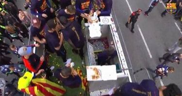 Las anécdotas de la rúa del Barça: pizza, zapatos volando...