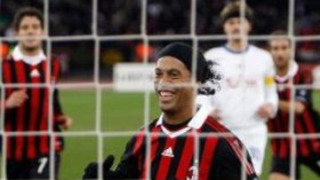 Ronaldinho saca la cara por el Mil¨¢n en Z¨²rich