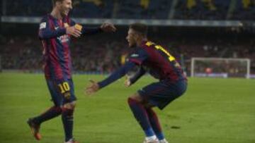 Messi y Neymar celebran un gol.