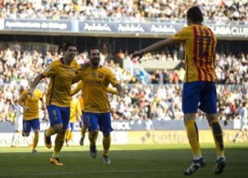 Celebración entre Munir, Luis Suárez y Arda Turán del primer gol del partido.