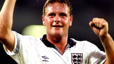 Paul Gascoigne, una de las figuras de la selección inglesa en los años 90, tuvo varios inconvenientes afuera de las canchas que opacaron sus acciones en la cancha. El desorden obsesivo-compulsivo, trastorno bipolar, bulimia y alcoholismo hicieron que tuviera graves problemas económicos.