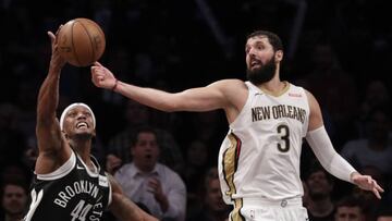 JSX28 - BROOKLYN (EE.UU.), 10/2/2018.- Nikola Mirotic (d) de New Orleans Pelicans en acción ante Dante Cunningham (i) de Brooklyn Nets hoy, sábado 10 de febrero de 2018, durante su juego de la NBA en Brooklyn, New York (EE.UU.). EFE/ JASON S