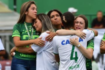 Emotivo homenaje a las víctimas del accidente aéreo de Chapecoense 