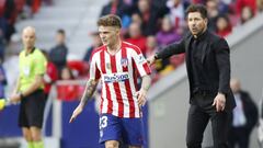 Trippier y Simeone, en la temporada 20-21 en la que los rojiblancos se proclamaron campeones.