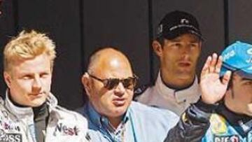 <b>COMPARACIÓN. </b>Dennis compara a Kimi y a Alonso... y para él gana el finlandés.