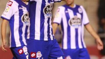 <b>BRONCA DE OLTRA CON ZÉ CASTRO. </b>El luso volvió a pedir el cambio por unos calambres. Zé Castro salió por el fondo al ser sustituido y al llegar al banquillo Oltra se encaró con él.