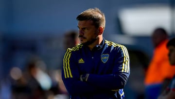 BUENOS AIRES, ARGENTINA - APRIL 01: Mariano Herron interim coach of Boca Juniors looks on during a match between Barracas Central and Boca Juniors as part of Liga Profesional 2023  at Estadio Claudio Chiqui Tapia on April 01, 2023 in Buenos Aires, Argentina. (Photo by Marcelo Endelli/Getty Images)