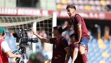 El Pontevedra se impuso a la Ponferradina en Pasarón (3-1).