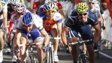 <b>AJUSTADO. </b>Hivert (izquierda) se anticipa a Ventoso. Detrás, Freire.