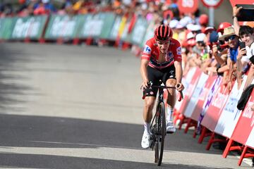 El ciclista belga Remco Evenepoel llegando a la línea de meta. 