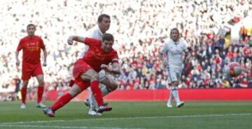 Steven Gerrard celebra el cuarto gol del Liverpool.