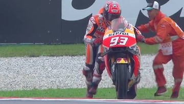 M¨¢rquez tras caerse en Sepang.