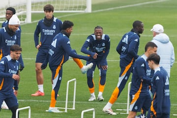 Los jugadores del Madrid, durante su último entrenamiento en Valdebebas.