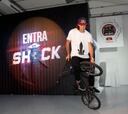 Viki Gómez hace magia sobre ruedas en su BMX Flatland